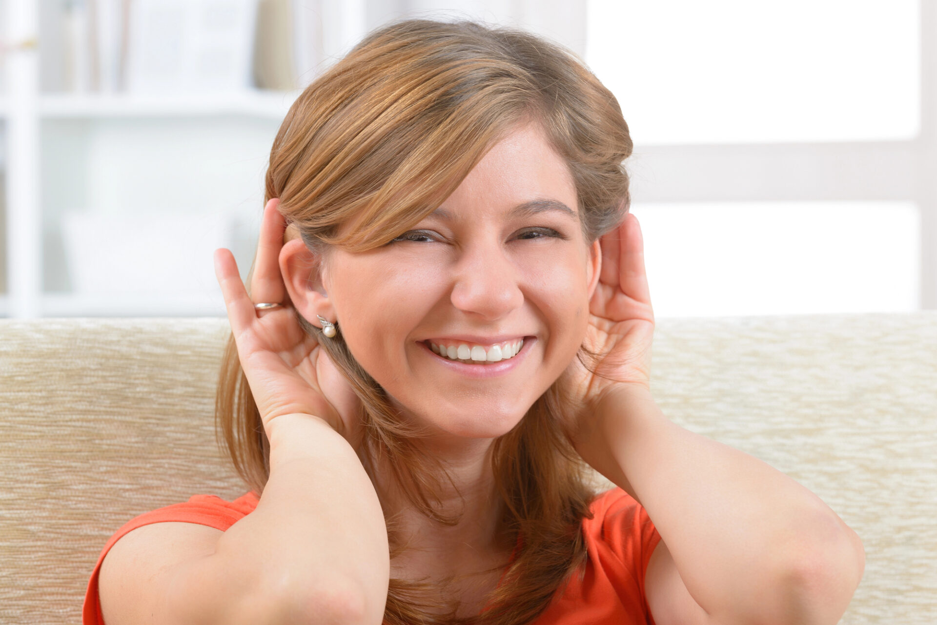 Consequências da surdez e a importância do uso de aparelhos auditivos